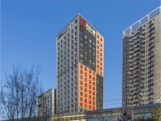 浙江自粘PVC石塑块材胶地板生产厂家